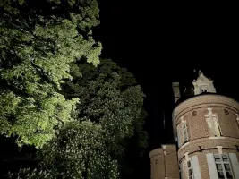 kasteel bij nacht.webp